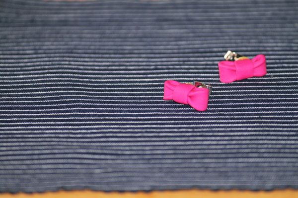 Boucles d'oreille noeud rose 01