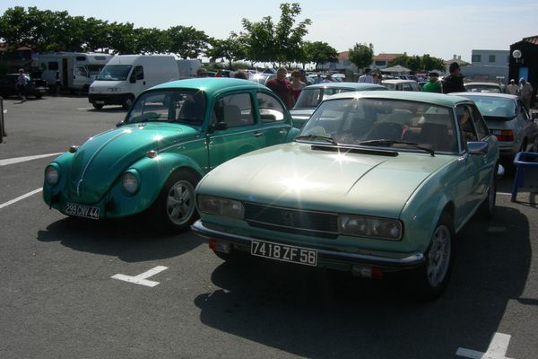 504 coupé V6 de 1979 et Coccinelle de 1971