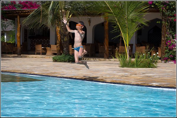 052 Maxime dans la piscine du sultan sand de zanzibar