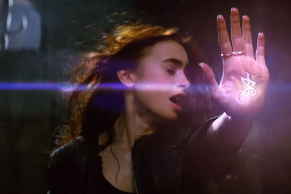 The-Mortal-Instruments-City-of-Bones-photo-1.jpg