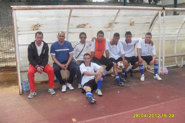 WAK 2 NRZ 4 coupe LFWA2012 stade El Biar 28-04-2012 staff K