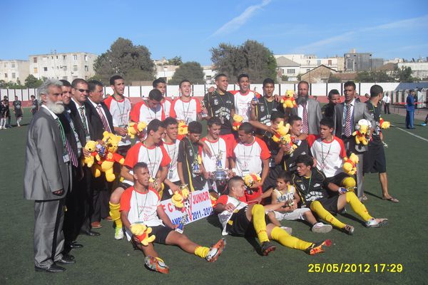SDC10378-FC Harrach-junior vainqueur coupe Alger -LFWA 2012 junior au stade Zéralda el 25-05-2012