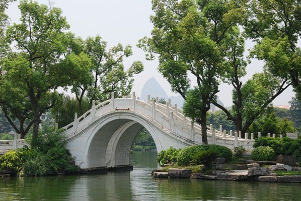 Double-pont-en-marbre-au-lac-Shanhu.jpg