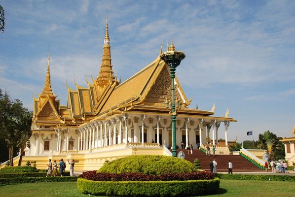 Le-Palais-royal-a-Phnom-Penh.jpg