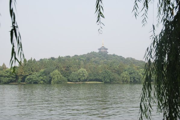 Le-lac-de-l-Ouest-a-Hangzhou.jpg