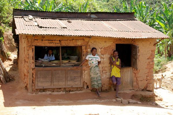 Madagascar,à un arrêt en gare (Côte Est)