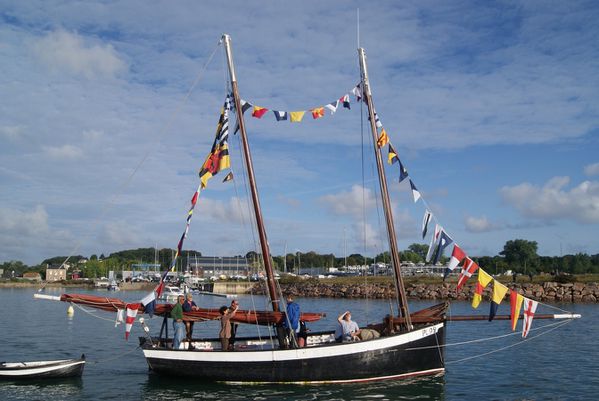 FCM-lundi-depart-des-bateaux-paimpol-15-aout-095--Copier-.JPG