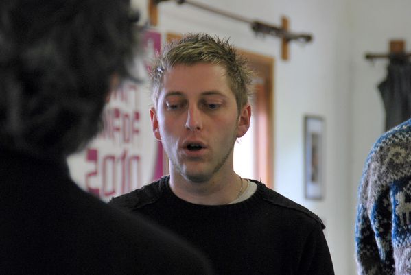 Bastien MIQUEU lors d’un stage de chant polyphonique chez