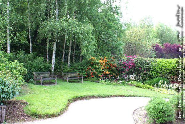 Le Lac de Bambois et ses Jardins en Mai 