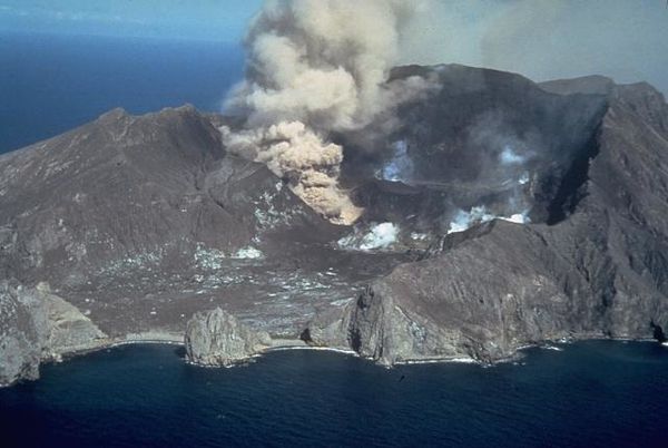White-island---Christmas-crater-12.02.77-NZGS-S.Nathan.jpg