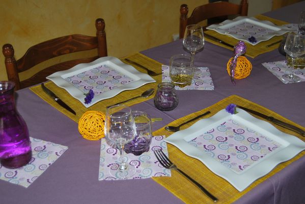 table-jaune-violet-001.jpg