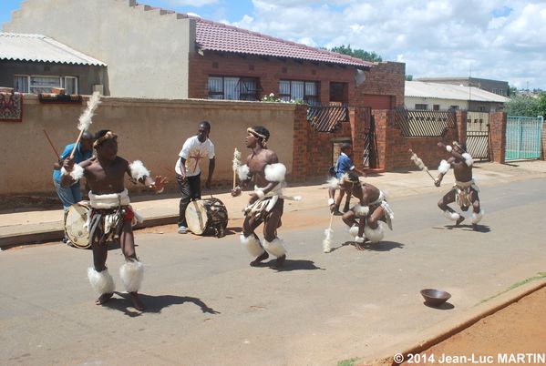 DANSE-ZOULOU-IN-SOWETO--2-.JPG