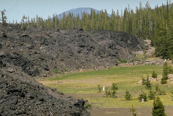 Broken-top-lava-flow---McKenziz-pass.jpg