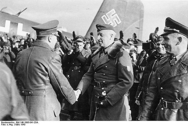 Allemagne-Hitler-felicite-general-von-Manstein-Manfred-v.jpg