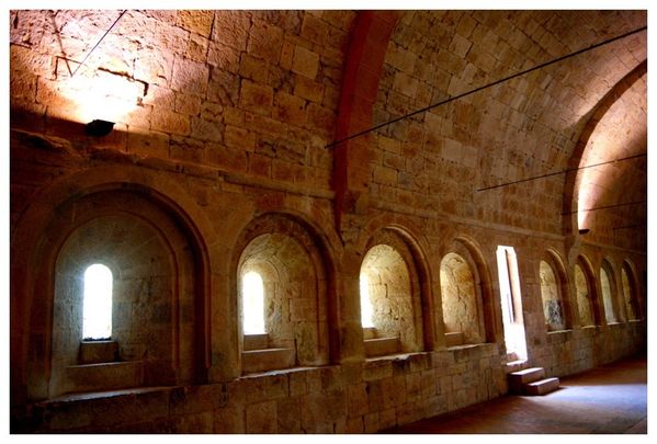 Abbaye-de-Thoronet_--19-.JPG