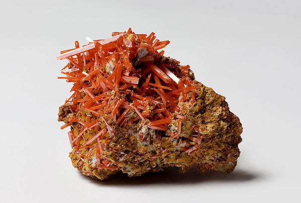 800px-Crocoite_from_the_Dundas_extended_mine-_Dundas-_Tasma.jpg