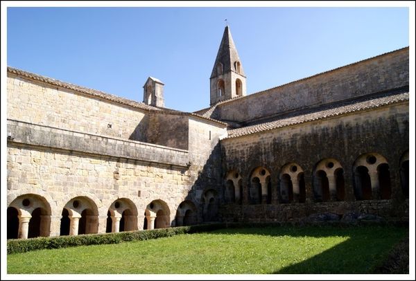 Abbaye-de-Thoronet_--28-.JPG