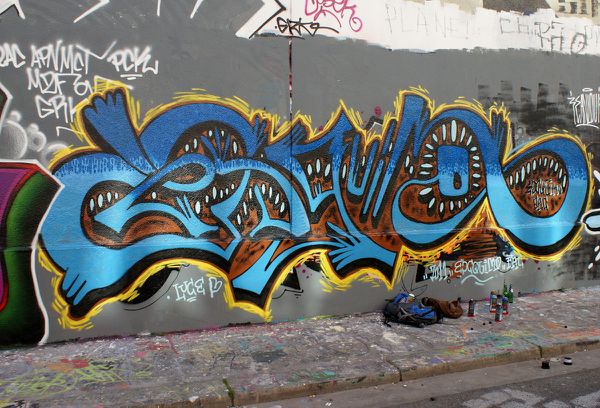 4263 rue des pyrenees 75020 06 avril 2011