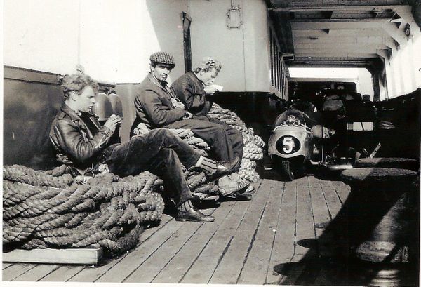 en-bateau-pour-le-TT2-copie-1.jpg