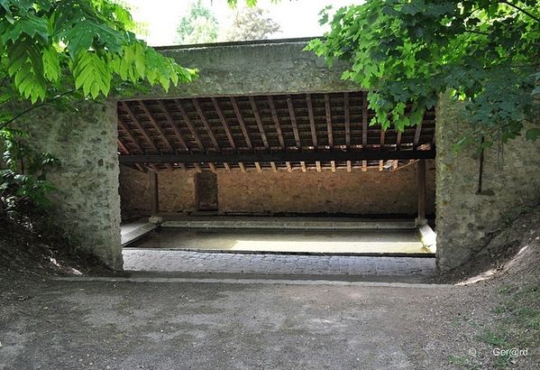 Lavoir-du-Parc-Communal---Jouy-le-Moutier---02-c--Ger-rd--.jpg