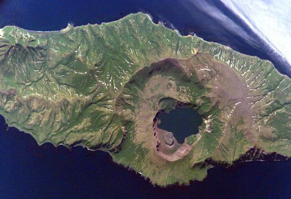 Zavaritski---Biryuzovoe-caldera---Nasa-space-shuttle.jpg
