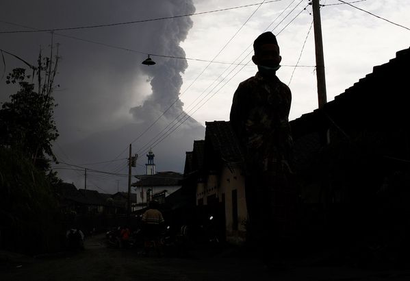 Merapi---Ketep-06.11.10-Beawiharta-reuters.jpg