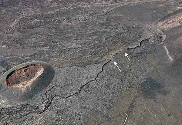 Lanzarote-Timanfaya---tunnels-en-partie-effondres-zoom.jpg