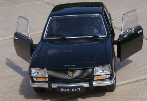 PEUGEOT 504 GL BERLINE NOIR WELLY15