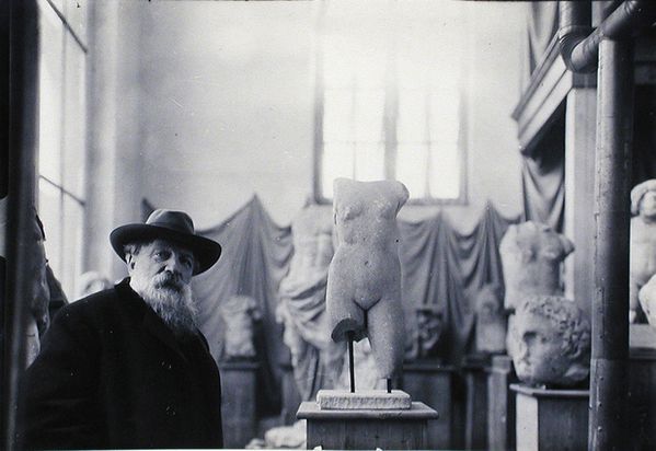 web1bis_Rodin-au-milieu-de-ses-antiques-vers-1910_photo_A_H.jpg