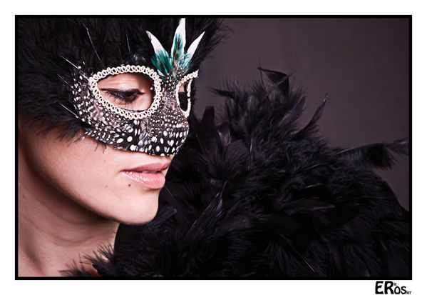 portrait-femme-studio-masque-plume-aurore-8711.jpg