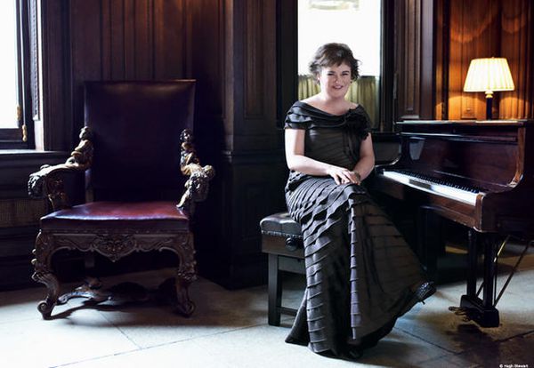 susan_boyle_devant_un_piano_largeur_reference.jpg