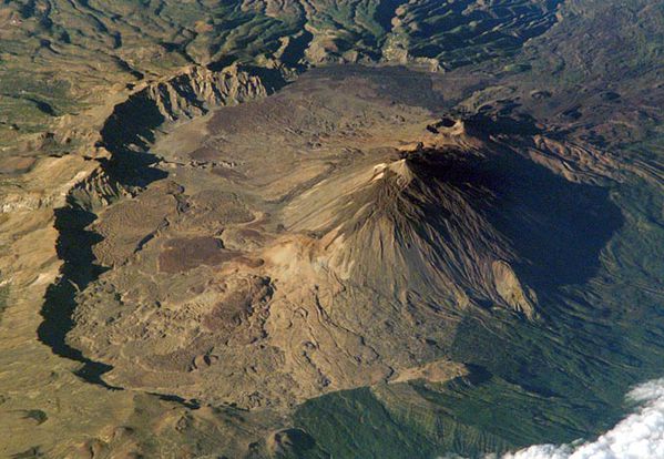 Teide-et--caldera-Canada---2002-Nasa.jpg