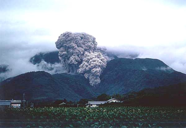 Unzen - coulée pyro 29.05.91 vu du plateau Inaoyama - N.O