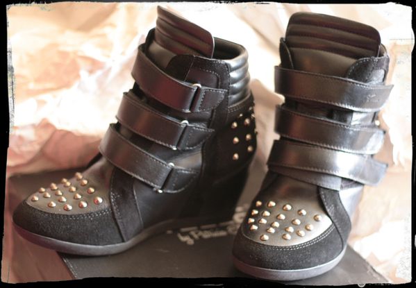 sneakers-noires-cloutees-Charlies-Pastelle.jpg