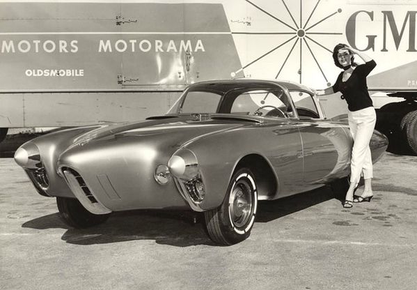 1956_Oldsmobile_Golden_Rocket_Motorama56_02.jpg