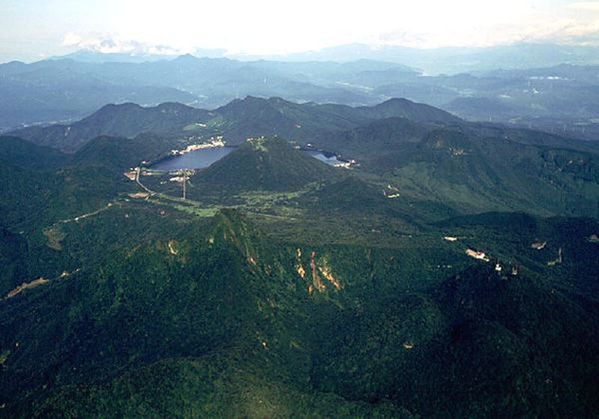 Haruna-san---lake-Haruna-et-Haruna-Fuji----H.Se-GSJ.JPG