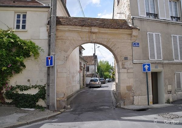Porche-du-Clos-des-Anglaises---Pontoise-02-c-Ger-rd--1600x.jpg