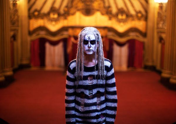 The-Lords-of-Salem-photo-3.jpg
