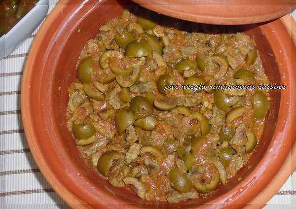 tajine-d-olive-aux-des-de-viande.jpg