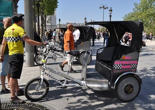 Velo-Taxi---01-Paris-Champs-Elysees-c-Ger-d--1600x1200-.jpg