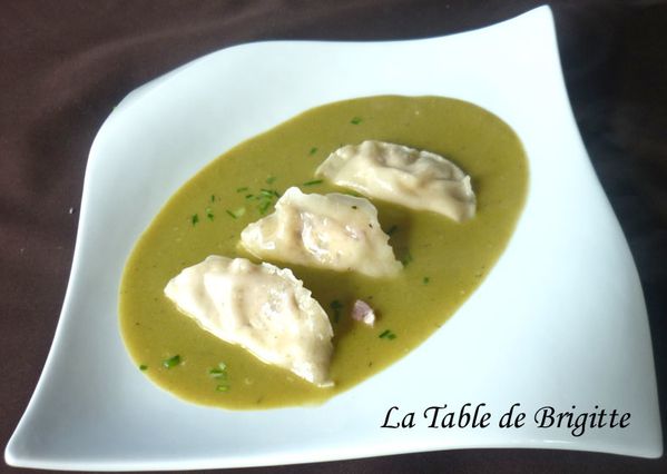 Ravioles De Chèvre Aux Lardons, Crème De Pois Cassés à La Crosse De ...