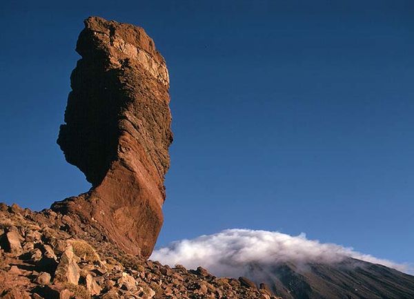 The-Cinchado-rock-of-Los-Roques-de-Garcia-range.jpg