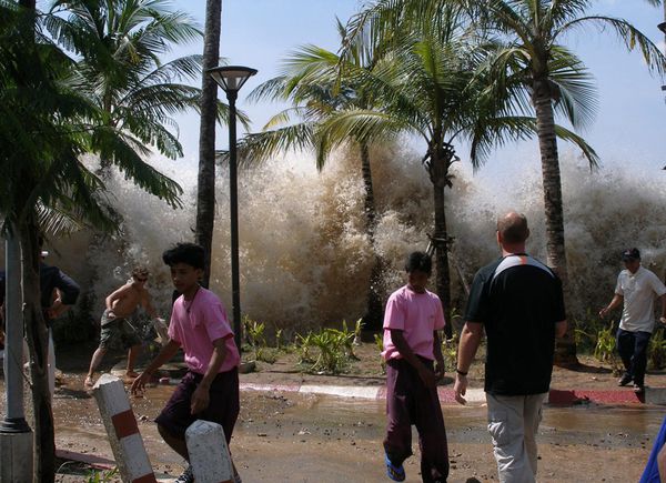 26.12.2004-tsunami-Ao-Nang-Thailande---ph.David-Rydevik-Swe.jpg