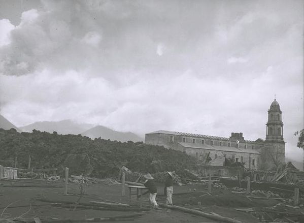 1944.07.07-San-Juan-Parangaricutiro---W.Foshag.jpg