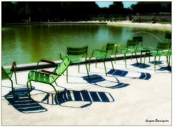 jardin des tuileries chaises vides