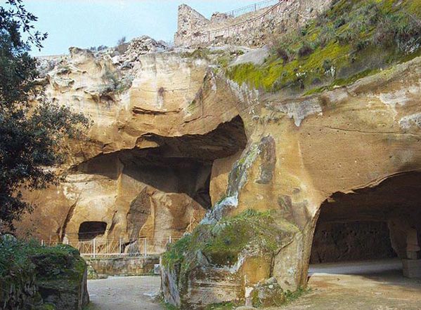 Cumes-Grotte-sybille.jpg