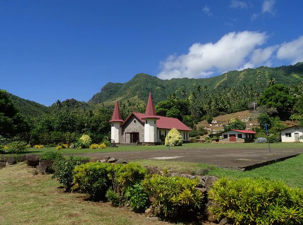 Marquises Nuku Hiva 30 Hatiheu Eglise 1