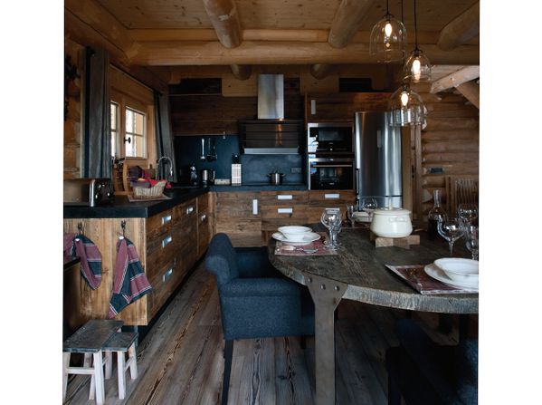 Cuisine-chalet-traditionnel-deco-contemporaine