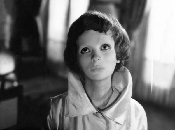 Les-yeux-sans-visage-1.jpg