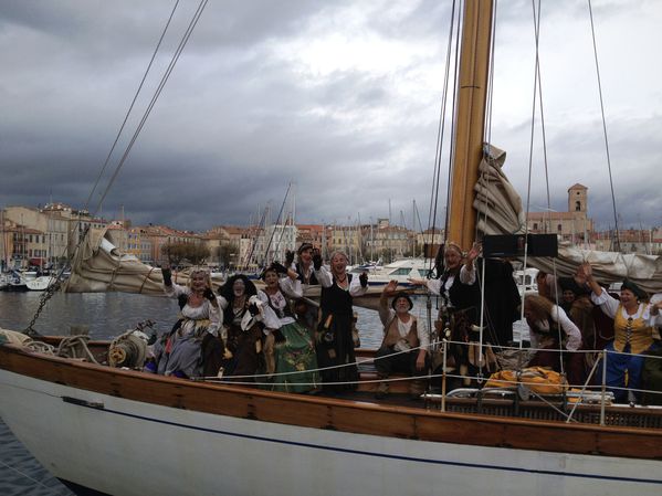 gueuses-sur-bateau.jpg